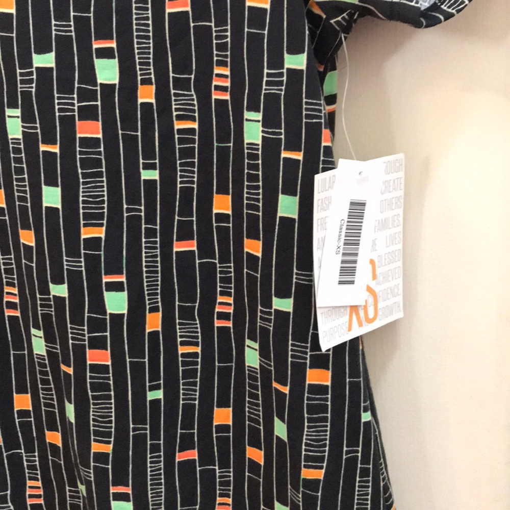 NWT Lularoe black classic t-shirt size XS - Picture 3 of 5